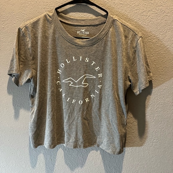 Cropped Hollister Tee Size XS - Picture 1 of 2